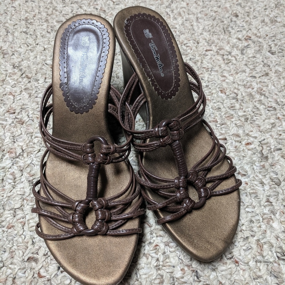 Thom McAn Size 8.5 Brown Sandal Wedges